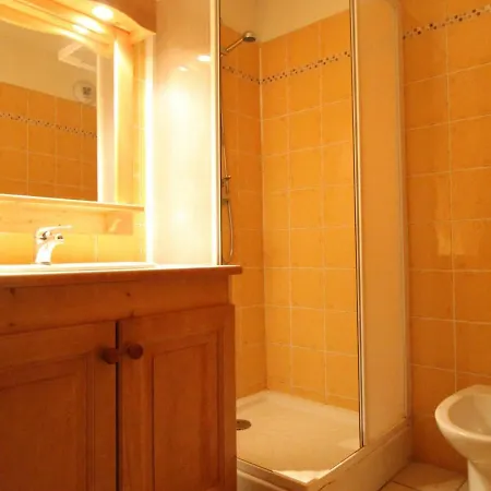 Apartment Pour 6 Au Pied Des Pistes Avec Parking, Balcon Et Wifi - Val Cenis - Fr-1-508-129